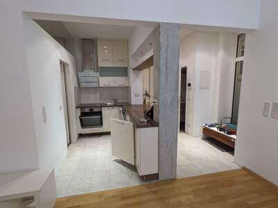 Altbauwohnung mit Balkon kaufen in 1150 Wien (Bild 3)