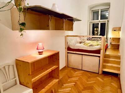 Altbauwohnung mit Balkon mieten in 1090 Wien (Bild 1)