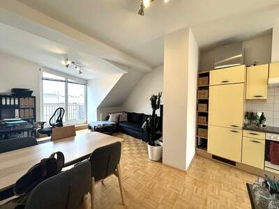 Altbauwohnung mit Balkon mieten in 8010 Graz (Bild 4)