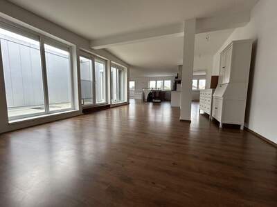 Wohnung mit Balkon kaufen in 4860 Lenzing