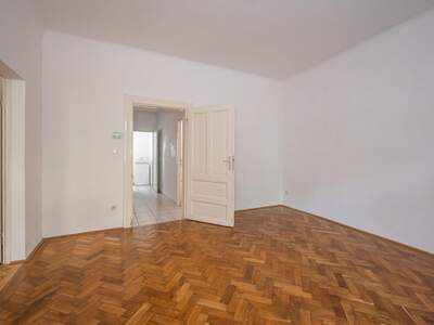 Altbauwohnung mit Balkon kaufen in 1130 Wien (Bild 3)