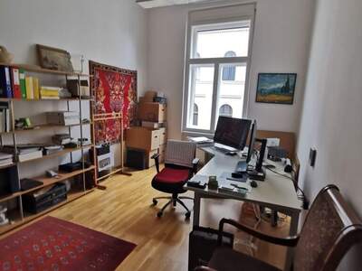 Altbauwohnung mit Balkon mieten in 8010 Graz (Bild 2)