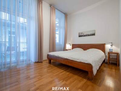 Altbauwohnung mit Balkon kaufen in 1070 Wien (Bild 3)