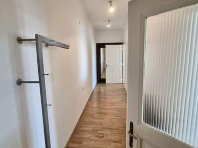 Altbauwohnung mit Balkon mieten in 8010 Graz (Bild 2)