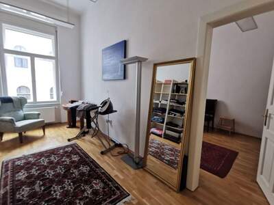 Altbauwohnung mit Balkon mieten in 8010 Graz (Bild 2)