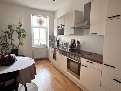 Altbauwohnung mit Balkon kaufen in 8010 Graz (Bild 1)