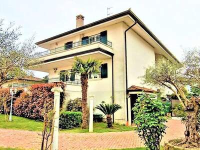 Haus kaufen in 33054 Lignano Sabbiadoro (Bild 1)