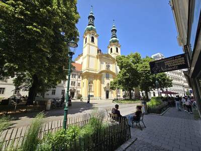 Altbauwohnung mit Balkon kaufen in 1090 Wien (Bild 1)