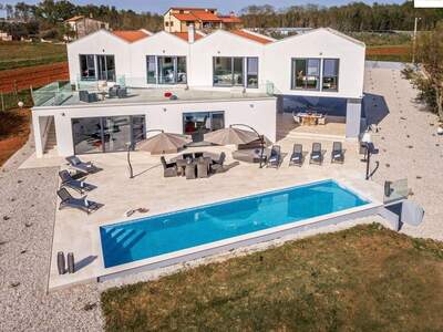 Haus kaufen in 52440 Porec (Bild 1)