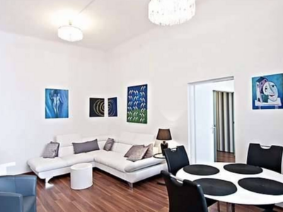 Altbauwohnung mit Balkon mieten in 1010 Wien (Bild 1)