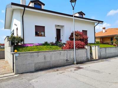 Haus mit Garten kaufen in 33100 Udine (Bild 1)