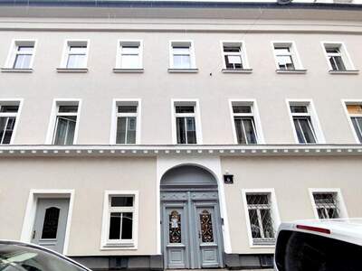 Altbauwohnung mit Balkon kaufen in 1050 Wien (Bild 2)