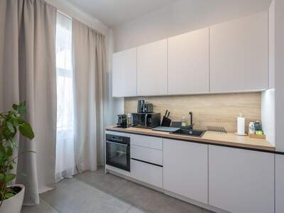 Altbauwohnung mit Balkon kaufen in 1070 Wien (Bild 4)