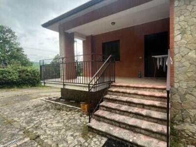 Haus mit Garten kaufen in 85021 Avigliano (Bild 3)