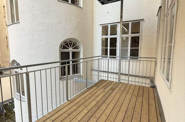 Altbauwohnung mit Balkon kaufen in 1050 Wien (Bild 2)