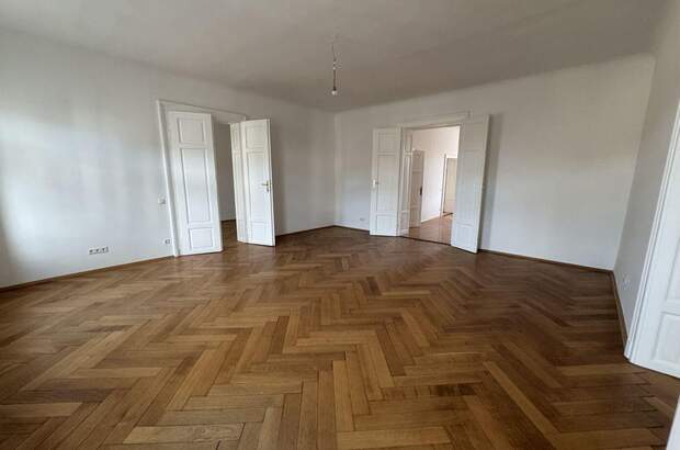 Altbauwohnung mit Balkon mieten in 8010 Graz (Bild 1)