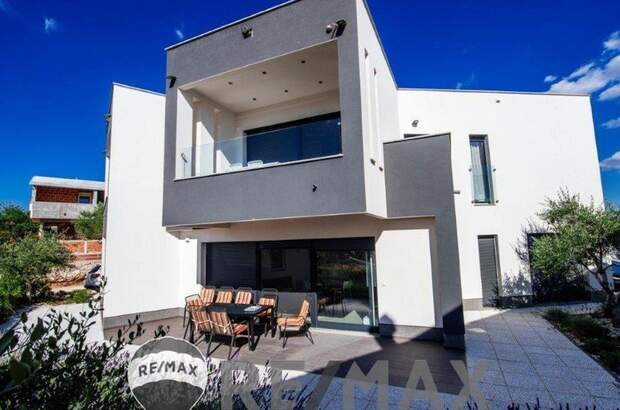 Haus mit Garten kaufen in 23250 Košljun (Bild 2)