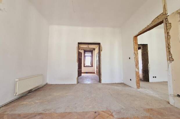 Altbauwohnung mit Balkon kaufen in 1130 Wien (Bild 2)