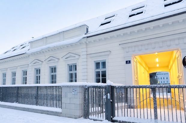 Altbauwohnung mit Balkon kaufen in 1220 Wien (Bild 1)