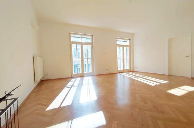 Altbauwohnung mit Balkon kaufen in 8010 Graz (Bild 1)