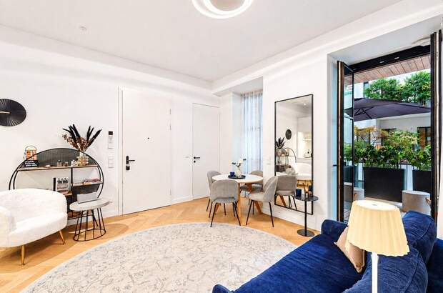 Altbauwohnung mit Balkon kaufen in 1080 Wien (Bild 2)