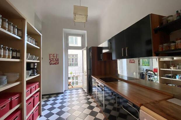 Altbauwohnung mit Balkon kaufen in 1070 Wien (Bild 1)