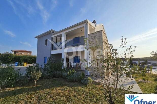 Haus kaufen in 52440 Porec (Bild 1)