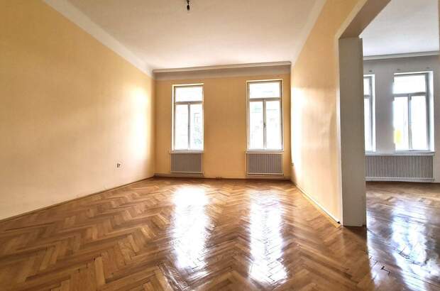 Altbauwohnung mit Balkon kaufen in 1130 Wien