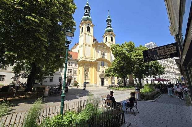 Altbauwohnung mit Balkon kaufen in 1090 Wien (Bild 1)
