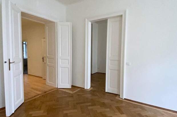 Altbauwohnung mit Balkon mieten in 1050 Wien (Bild 2)