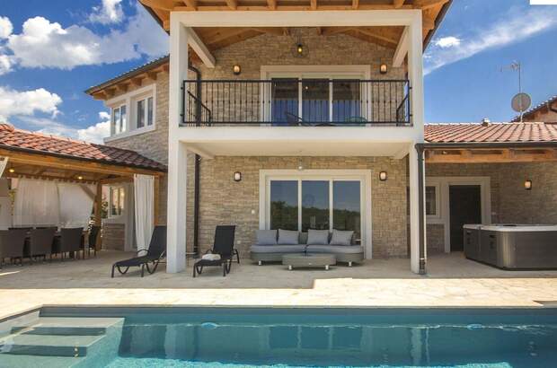 Haus kaufen in 52440 Porec (Bild 1)