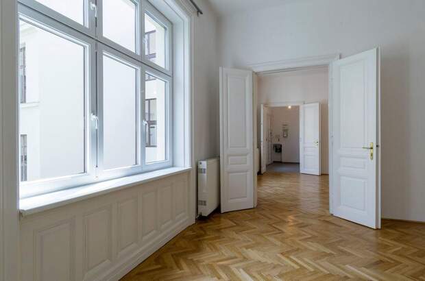 Altbauwohnung mit Balkon kaufen in 1060 Wien (Bild 2)