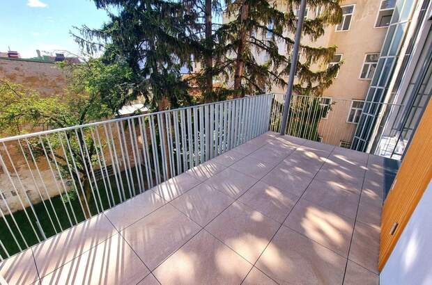 Altbauwohnung mit Balkon kaufen in 1140 Wien (Bild 1)