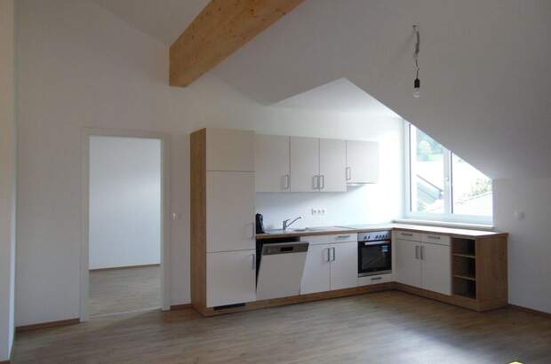 Altbauwohnung mit Balkon mieten in 2565 Weissenbach (Bild 1)