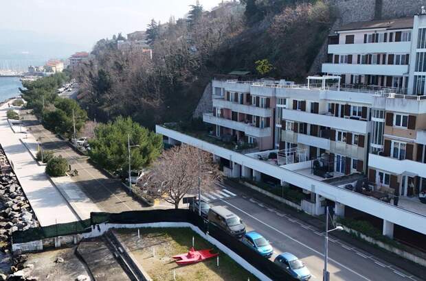 Wohnung mit Balkon kaufen in 34015 Muggia (Bild 2)