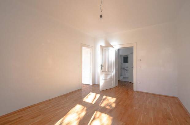 Altbauwohnung mit Balkon kaufen in 1130 Wien (Bild 2)