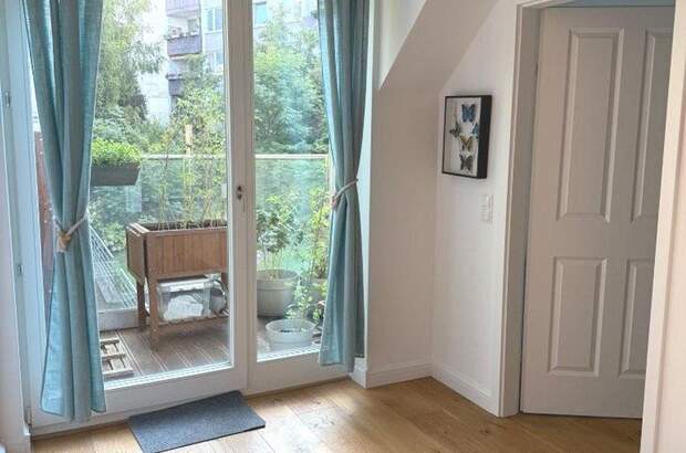 Altbauwohnung mit Balkon kaufen in 1130 Wien (Bild 2)
