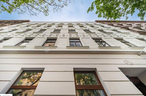 Altbauwohnung mit Balkon kaufen in 1020 Wien