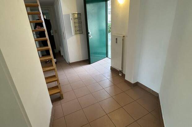 Altbauwohnung mit Balkon mieten in 8010 Graz (Bild 2)