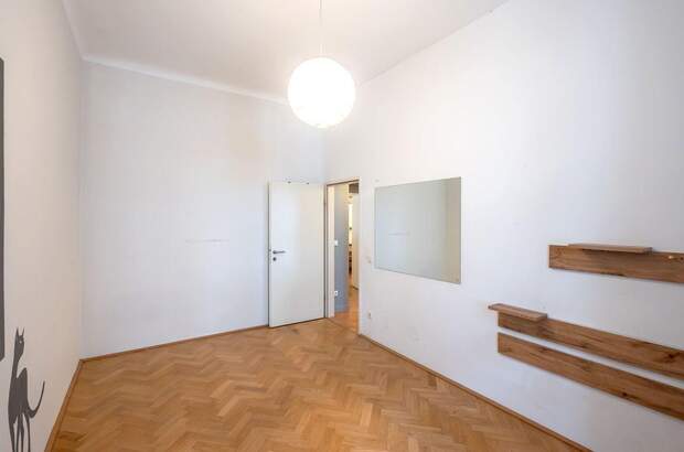 Altbauwohnung mit Balkon kaufen in 1070 Wien (Bild 2)