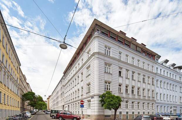 Altbauwohnung mit Balkon kaufen in 1150 Wien