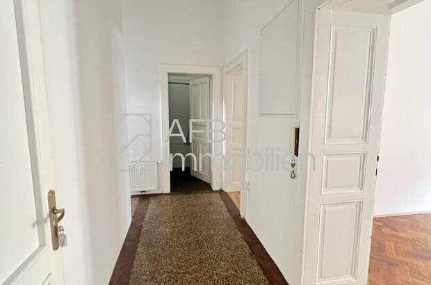 Altbauwohnung mit Balkon mieten in 8010 Graz (Bild 2)