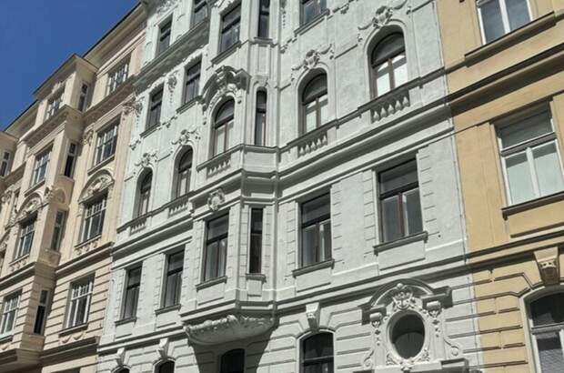 Altbauwohnung mit Balkon kaufen in 1040 Wien