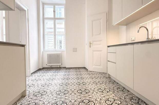 Altbauwohnung mit Balkon mieten in 1040 Wien (Bild 2)