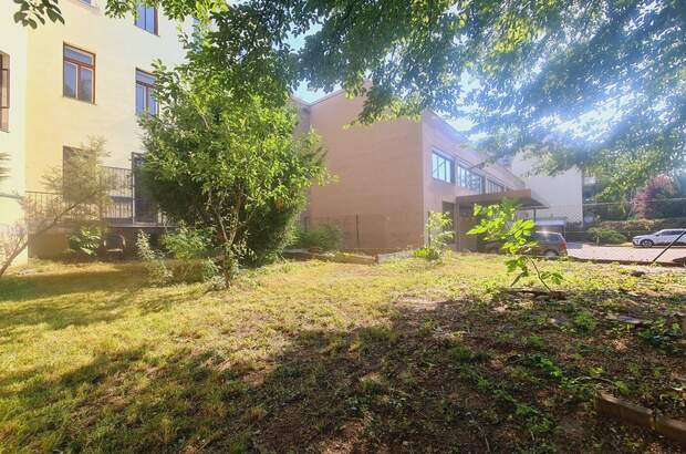 Altbauwohnung mit Balkon kaufen in 1130 Wien