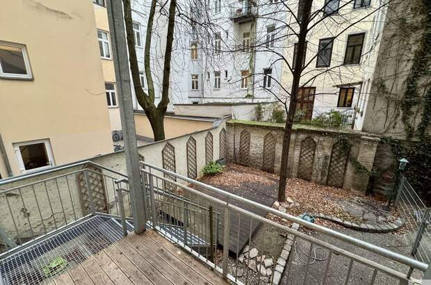 Altbauwohnung mit Balkon kaufen in 1180 Wien