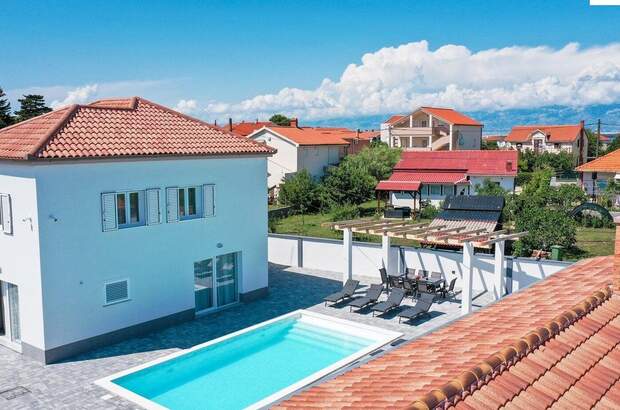 Haus mit Garten kaufen in 23000 Zadar (Bild 2)