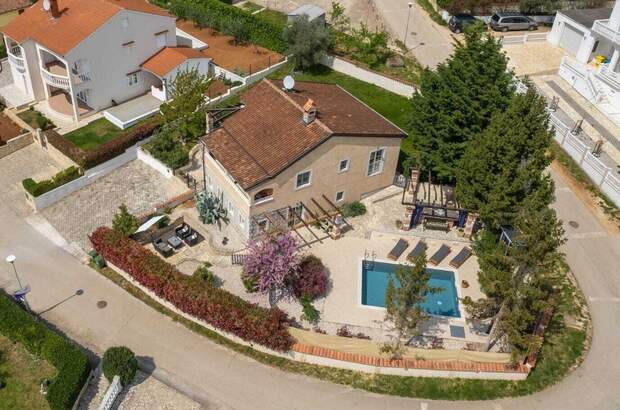 Haus kaufen in 52440 Porec (Bild 1)