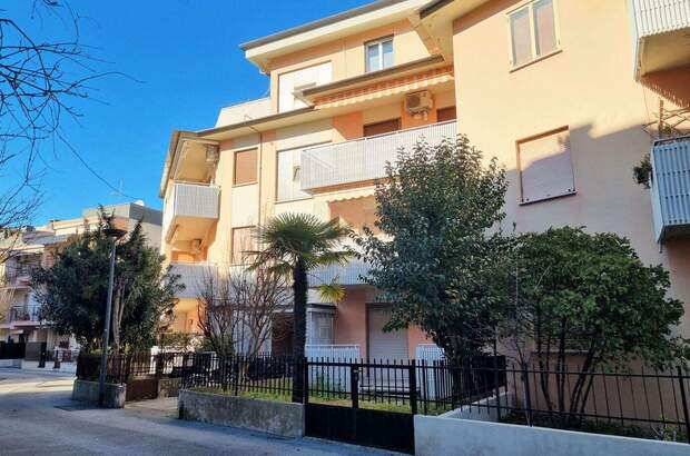 Altbauwohnung kaufen in 34073 Grado (Bild 1)