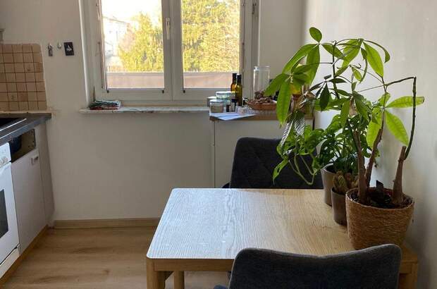 Altbauwohnung mit Balkon mieten in 1130 Wien (Bild 2)